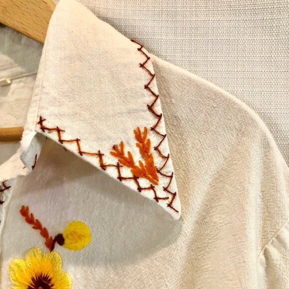 Vintage 1970s Boy's Embroidered Shirt Made in Mexico - Picture 5 of 11